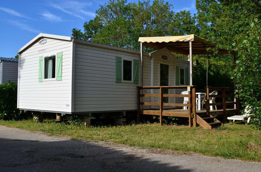 Отель Camping La Vidaresse Sainte-Anastasie-sur-Issole Экстерьер фото