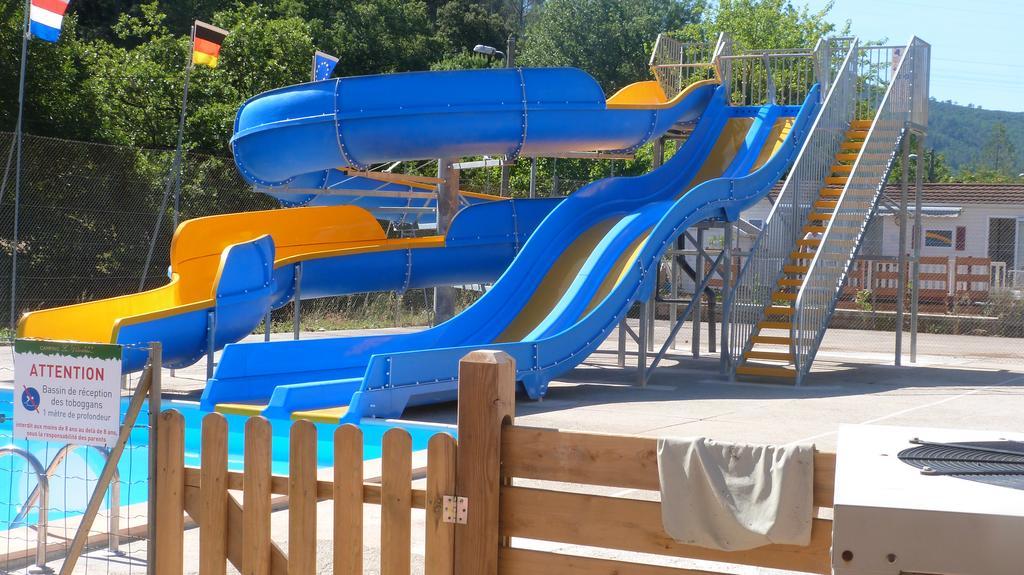 Отель Camping La Vidaresse Sainte-Anastasie-sur-Issole Экстерьер фото