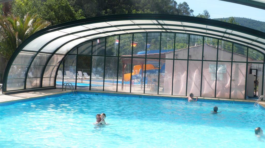Отель Camping La Vidaresse Sainte-Anastasie-sur-Issole Экстерьер фото