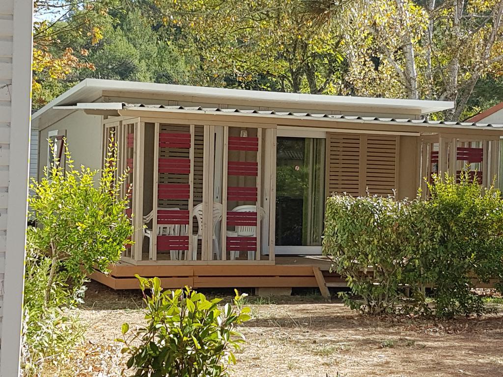 Отель Camping La Vidaresse Sainte-Anastasie-sur-Issole Экстерьер фото